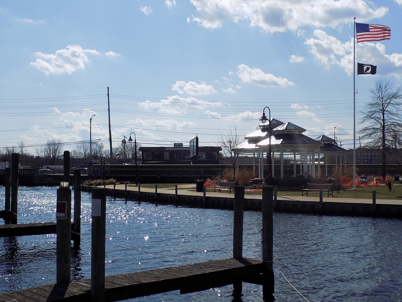 Toms River at Huddy Park by Lindsey40186, via Wikimedia Commons, CC BY-SA 4.0